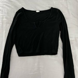 Garage long sleeve top with little v detail in the front in black